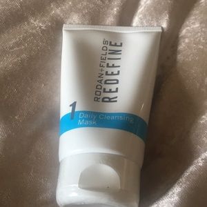 Daily cleansing mask